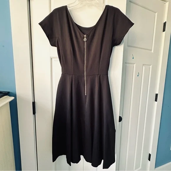 Ellen Tracy Little Black Dress w/croc & gold tone belt & gold back zipper -  10